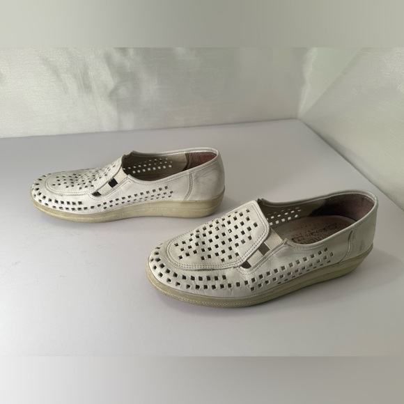Volks Walkers Shoes Women's EUR 38/7.5-8 White Leathr PerferatedComfort Europian - Picture 2 of 5